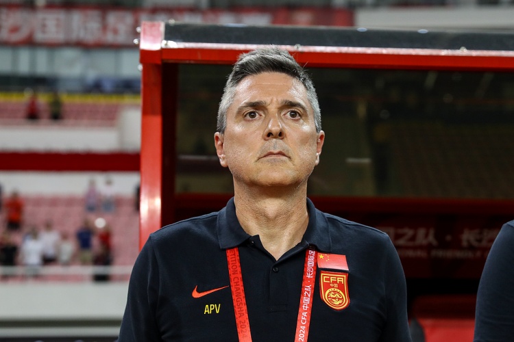 开云体育-马德兴：中国男足已承受不起任何风险，U22国足压力不小